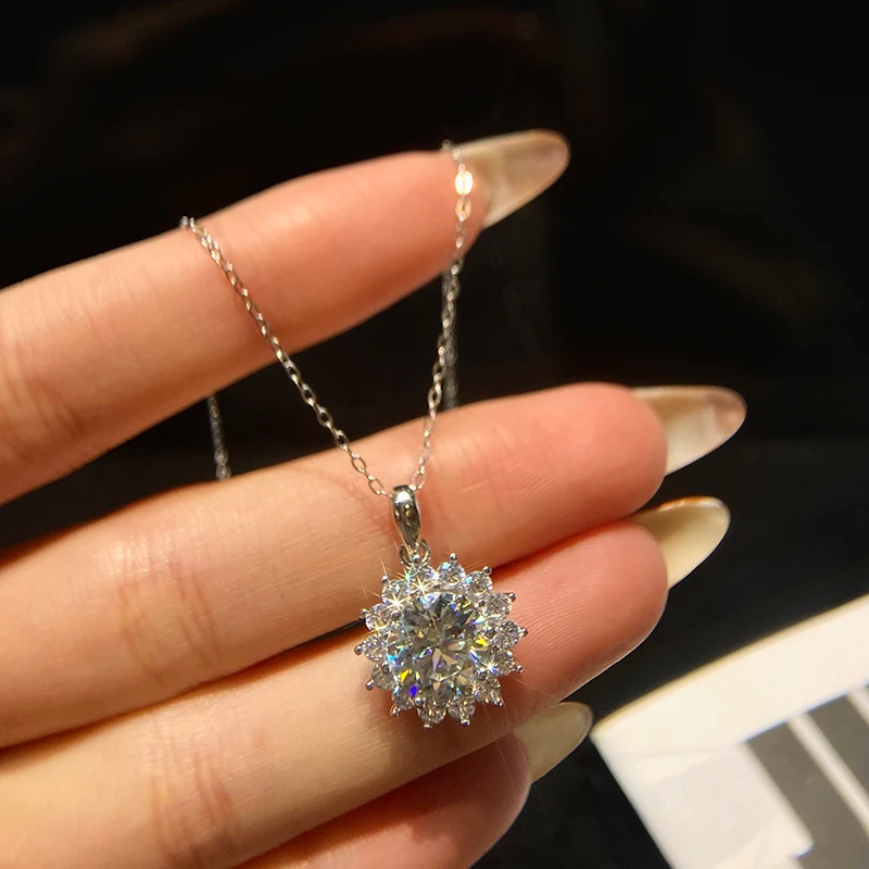 Women's Moissanite Sunflower Necklace — Elegant Gift