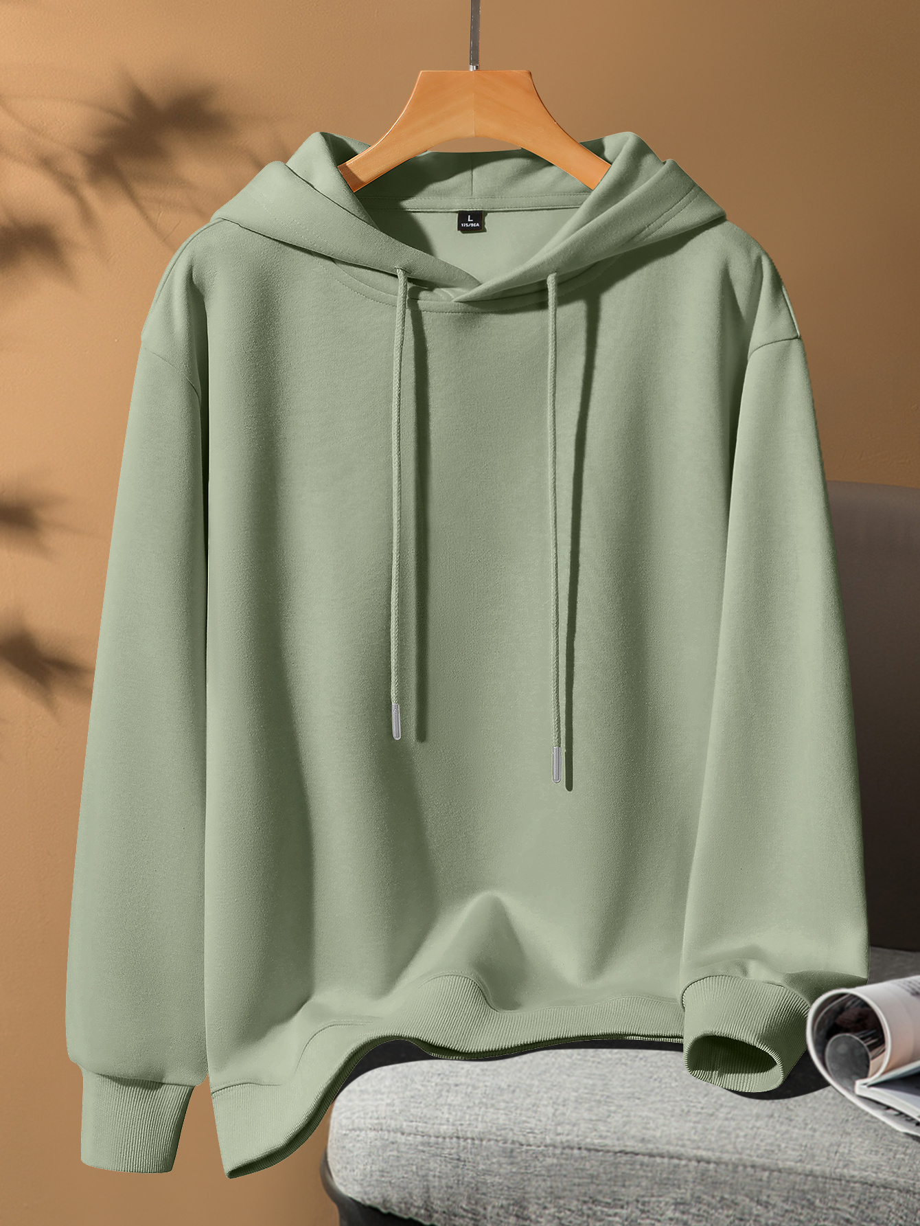 男士白色纯色连帽毛衣 - 极简主义纯色套头毛衣，光滑质感，柔软针织般触感，可机洗，春秋叠穿必备，休闲与半正式穿着，无扣/拉链设计 - 长袖常规版型，光滑质感，适合叠穿，宽松版型，适合春秋季节，白色，极简设计, 男士运动衫,男士连帽衫 0