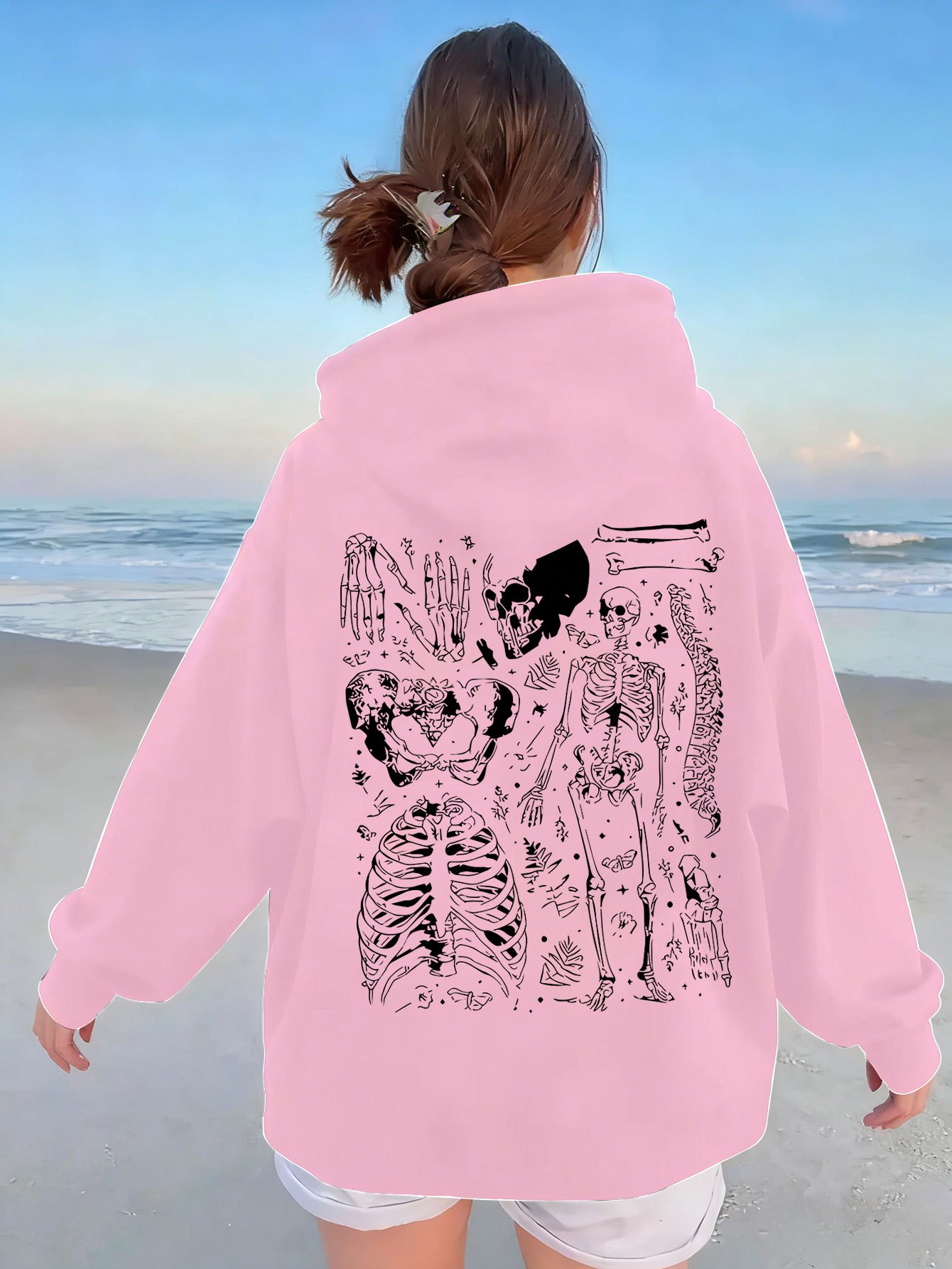 photo de l'article nouveau sweat à capuche zippé tendance et décontracté pour femmes rondes, avec un patch crâne sur le  , doté dun tissu confortable lavable en machine, de manches longues et de poches  .