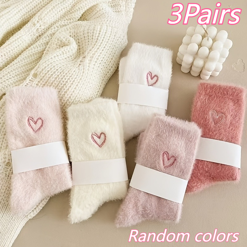 TEMU 3 Paires de Chaussettes Moelleuses Brodées de Cœurs de Couleurs Aléatoires, Chaussettes de Sol Épaisses en Peluche, Chaussettes de Nuit, Style