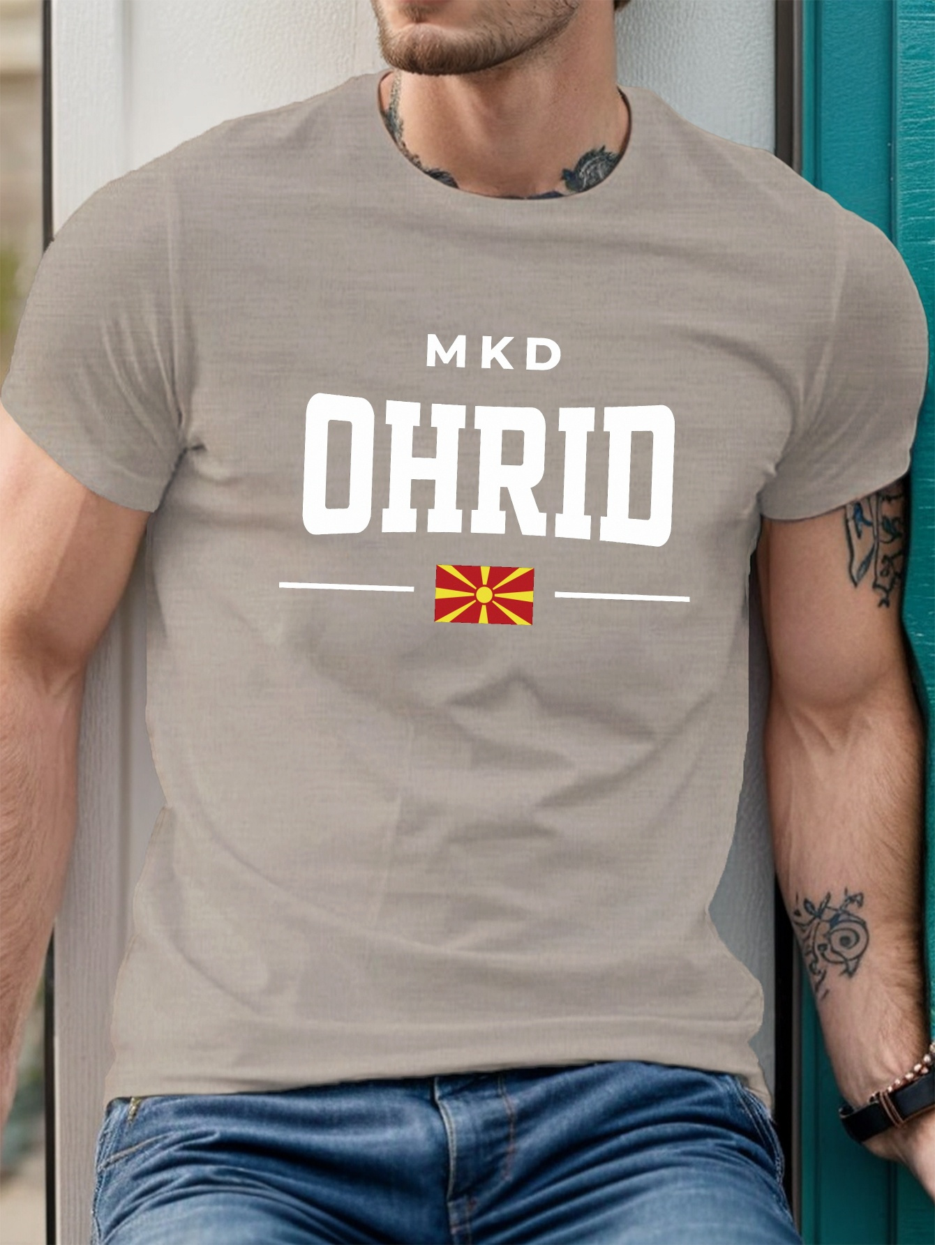машка маица со графика од охрид, северна - летна маица со кратки ракави и смела букви mkd & знаме, лесен дишлив материјал, редовен крој, перат во машина детали 21