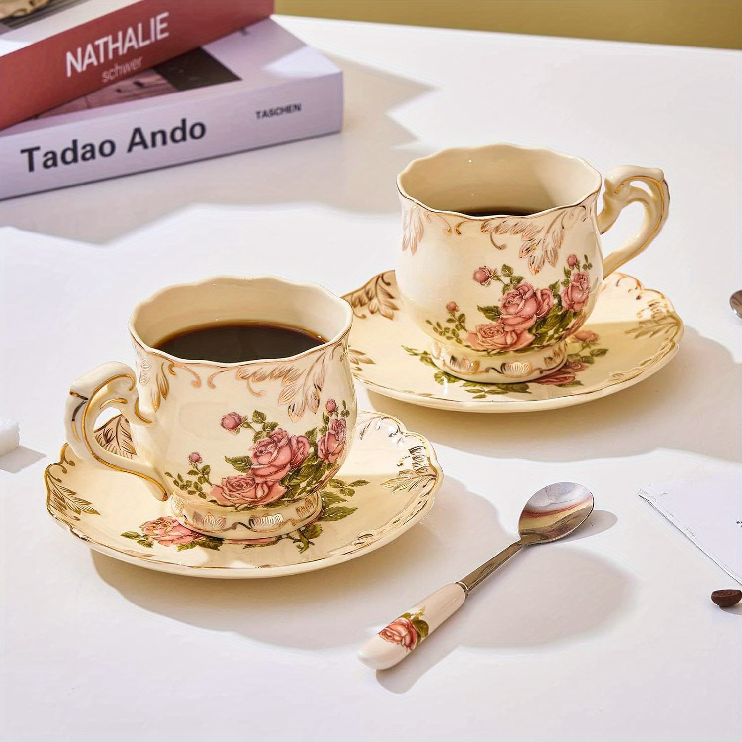   porzellan blumentee-tassen untertassen set aus 2, europäisches vintage teetassen-set mit goldrand löffel, kaffeetassen-set für cappuccino, latte, weihnachtsgeschenk, spülmaschinenfest, rose