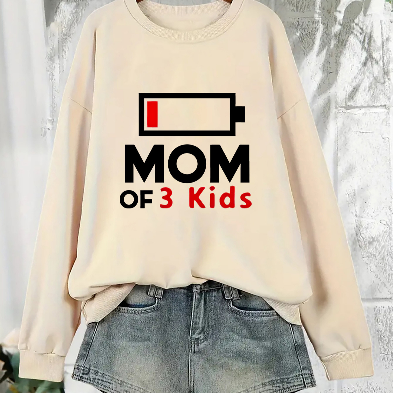 

Women's Sweatshirt With 'mom Of 3' Print, Featuring A Stylish And Elegant Design, Long-sleeve Pullover Hoodie, Knitted Fabric, Polyester, Round Neck, Stretchy, Casual Sportswear For Adults.