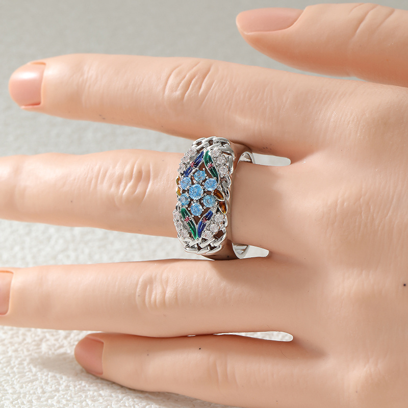 Women's Retro Luxury Hollow Floral Ring with Zirconia Inlay