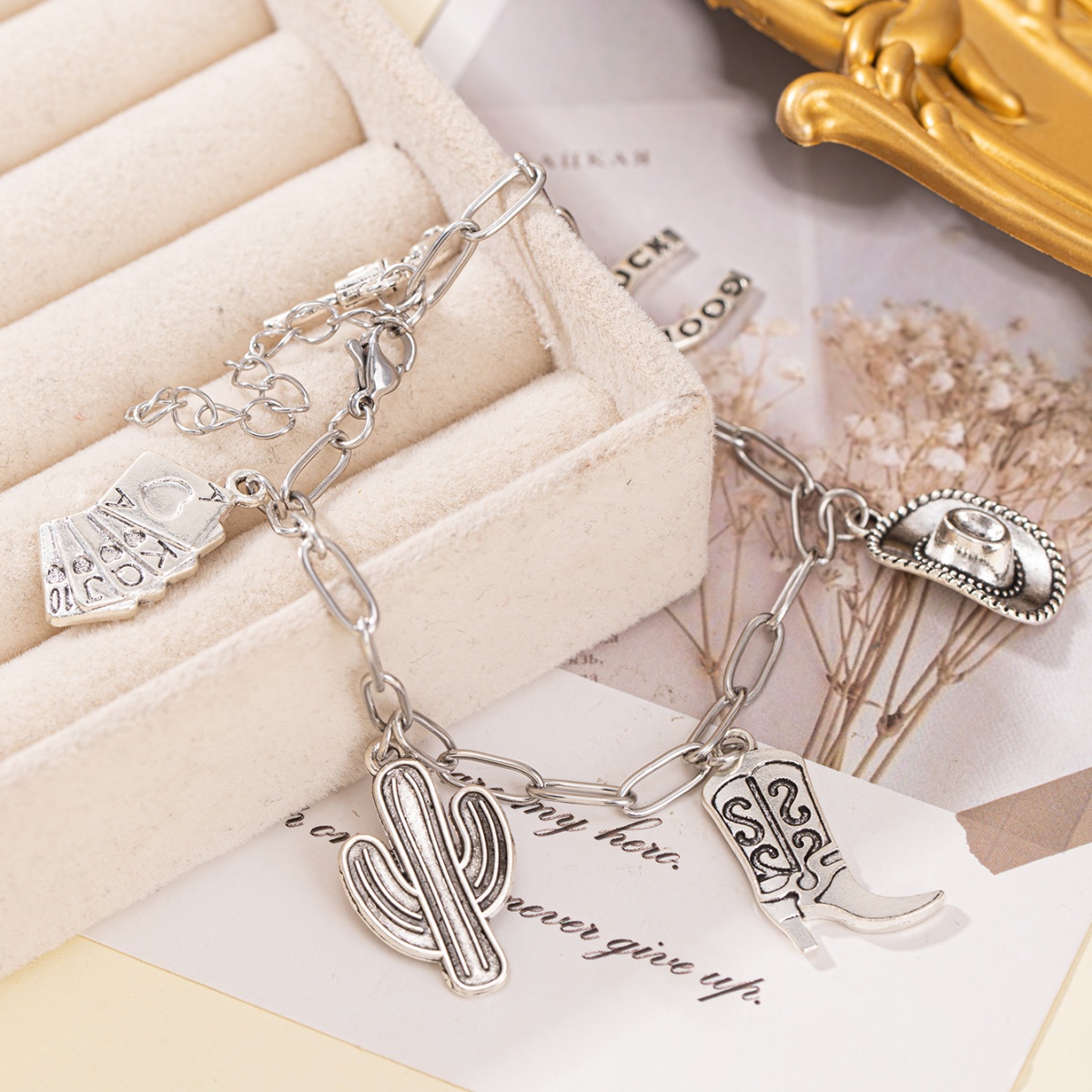 Western-style Multi-element Pendant Square Clasp Chain Bracelet