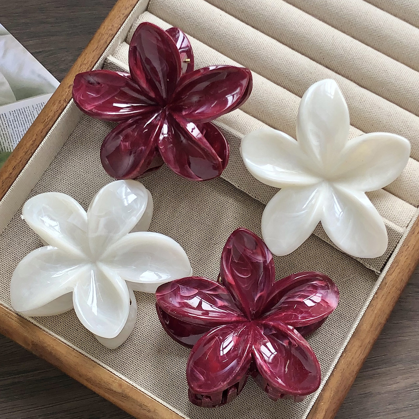 Image of 4pcs Set Retro Marble Crack Flower Hair Clips, Elegant Women's Back-of-head Hairpins For Casual And Vacation Styling