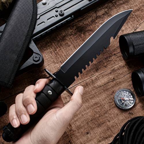 esta para exteriores una de nailon, fabricada con acero 5cr13mov y material abs, ideal para individuos .