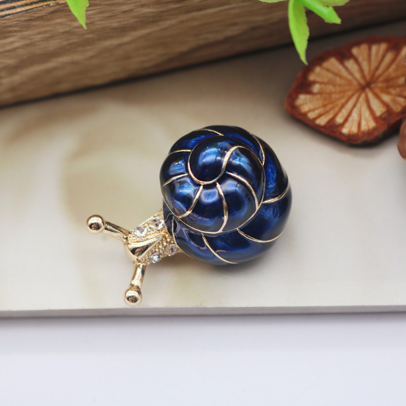 Image of Vintage Enamel Snail Brooch, Exquisite And Cute Cartoon Snail Brooch, Fashionable And Luxurious Jewelry Gift For Women, Accessories