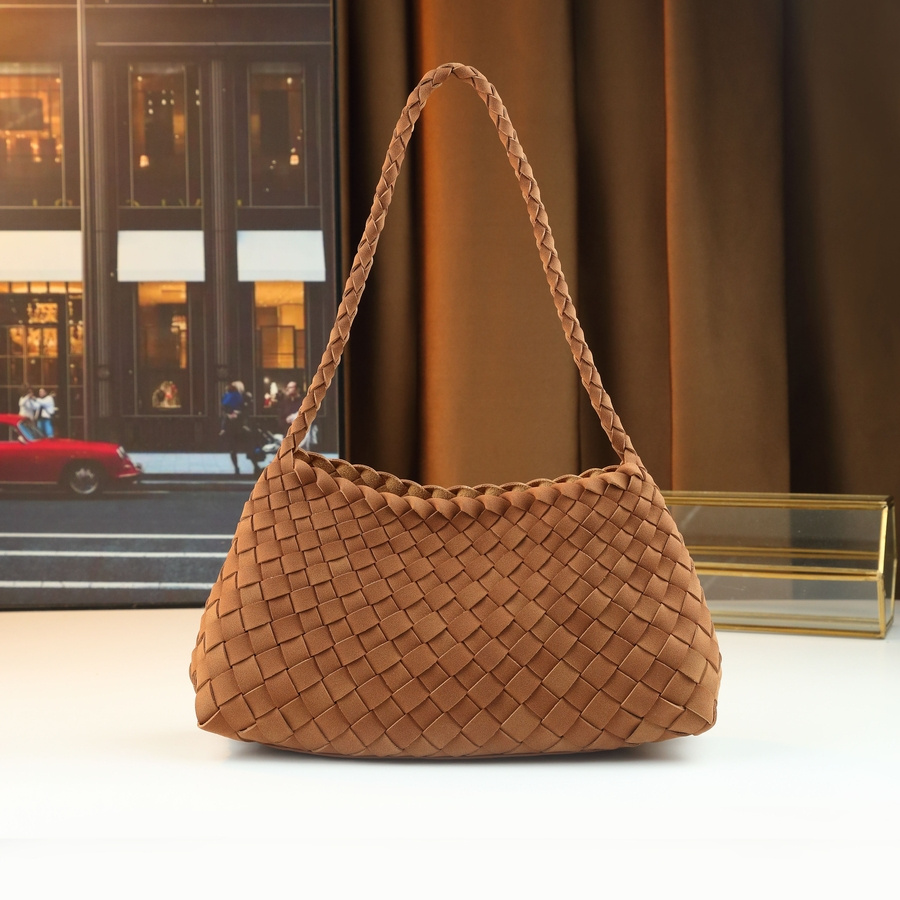 Mindia Handbag top view with zipper