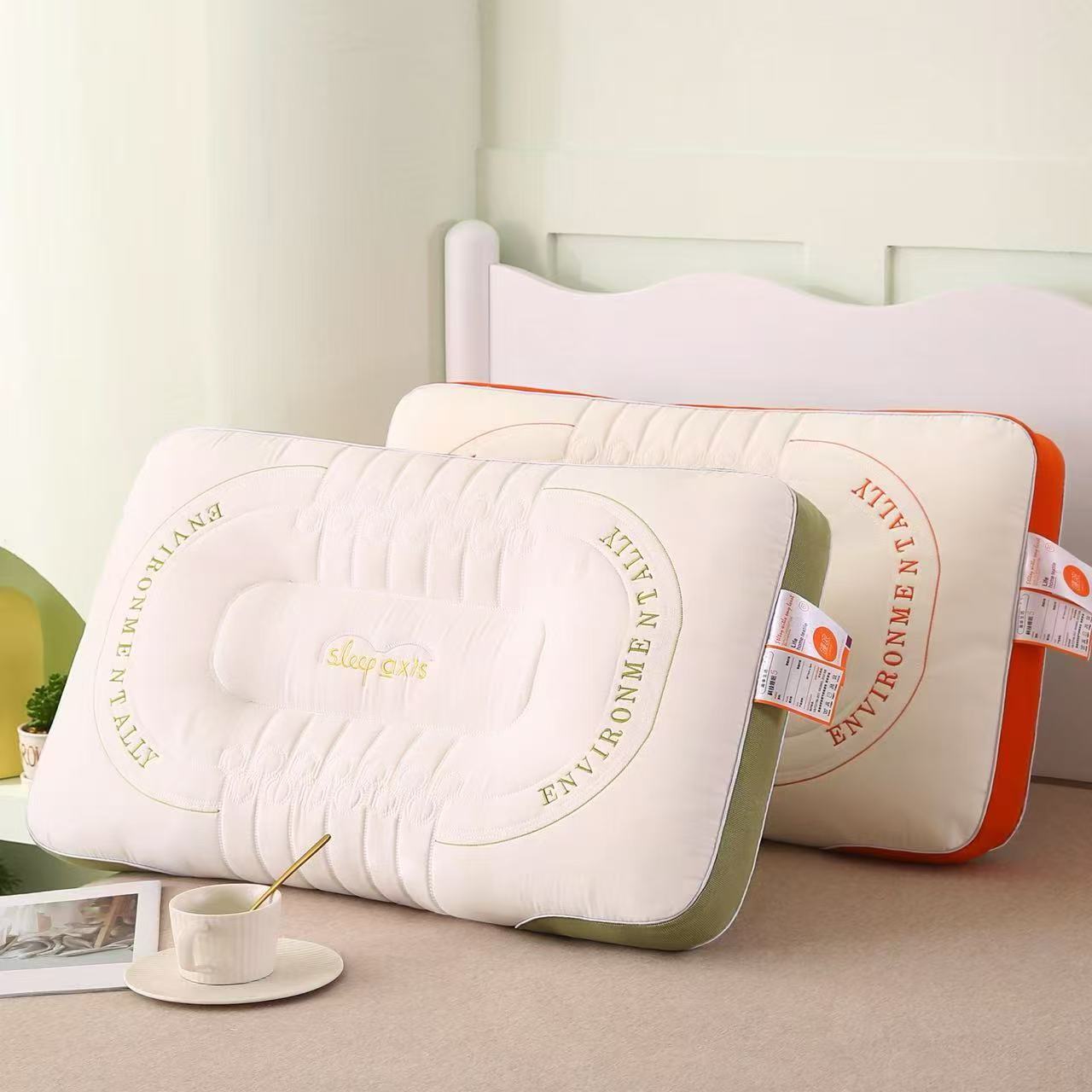 1pc Deep Sleep Pillow Provides Refreshing Sleep All Year Round, with a Soft and Highly Elastic Pillow Core. Its Ergonomic Neck-supporting Design Conforms to the Physiological Curve, While Zoned Support Technology Accommodates Both Side and Back