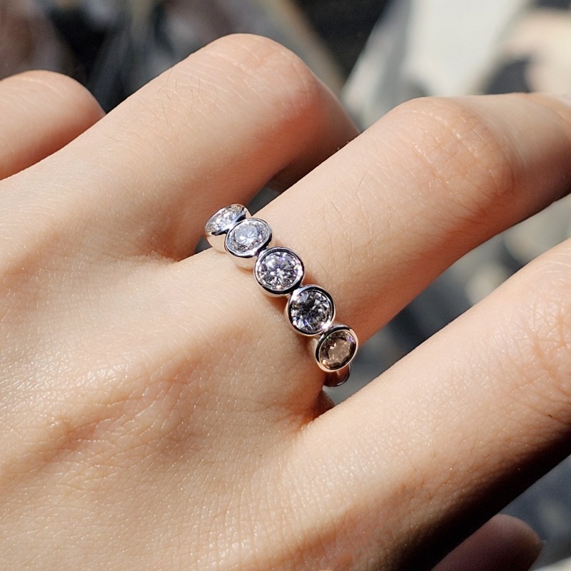 925 Silver Moissanite Classic Circular Ring, Elegant Design