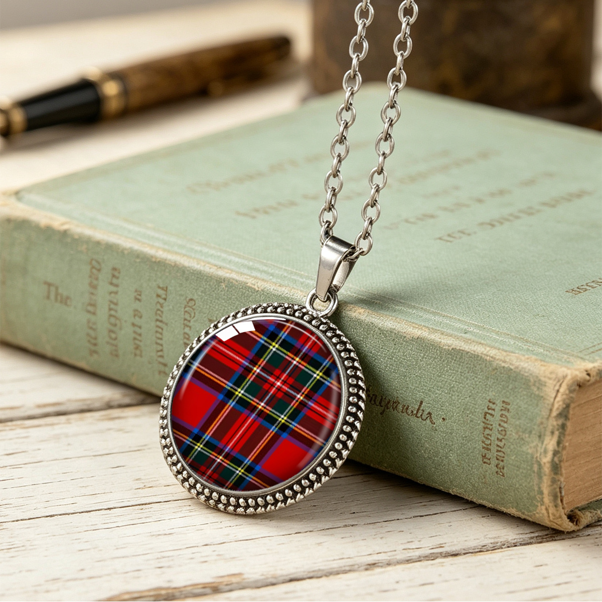 TEMU Collier avec pendentif rond 1 pièce, imprimé à carreaux écossais rouges britanniques, collier décoratif unisexe polyvalent et minimaliste
