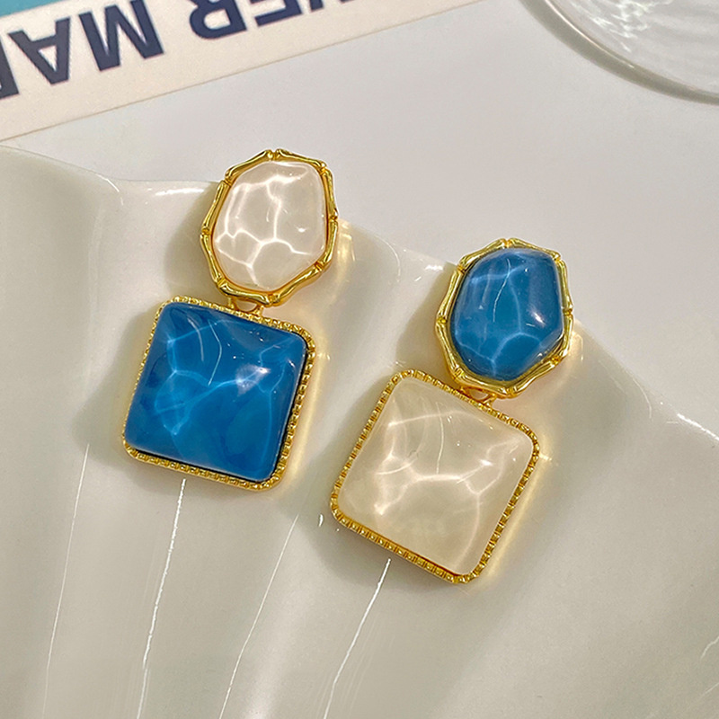 TEMU 2pcs Boucles d'oreilles carrées ondulées contrastées, Bijoux d'oreille asymétriques , Bijoux de mode pour femmes, pile