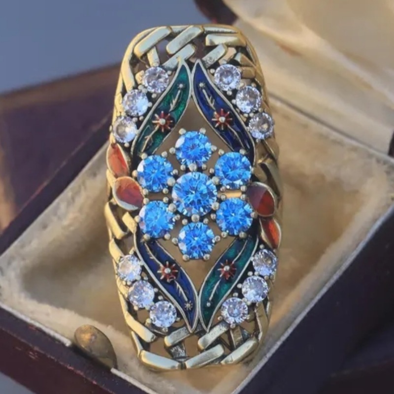 Women's Retro Luxury Hollow Floral Ring with Zirconia Inlay