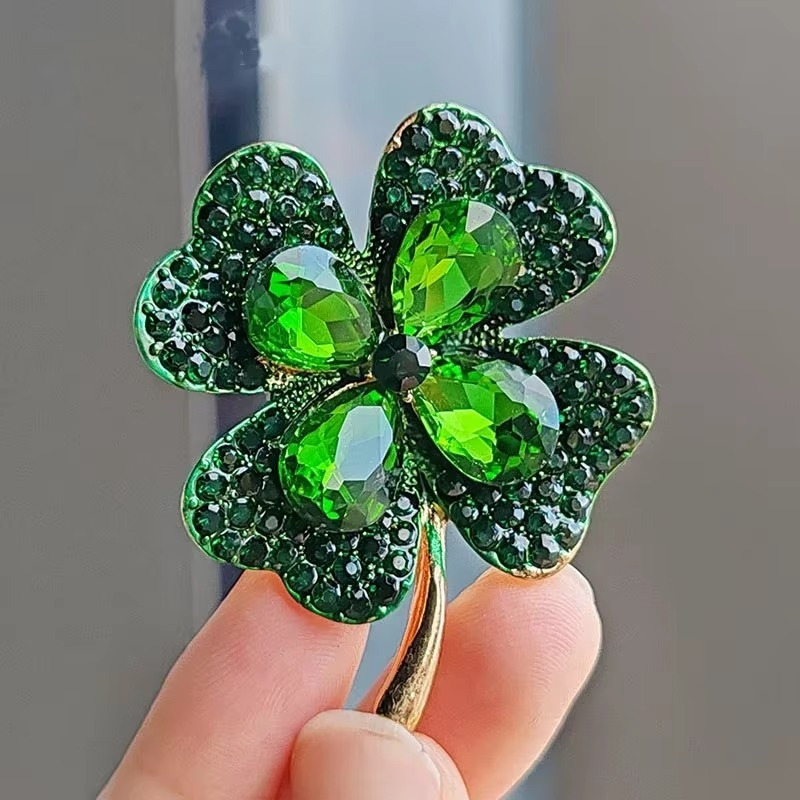 TEMU Élégant broche à en or plaqué avec strass, épines à revers à feuilles vertes de , cœur analogique en alliage bohème, pour la Saint-Valentin, ,