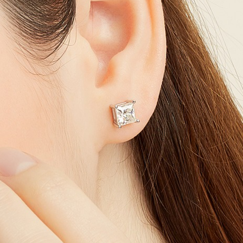 0.5/1 Carat Stunning Princess-Cut Moissanite Earrings