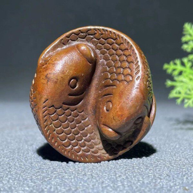 Image of Pisces Round Sculpture Ornament - , Wealth, Shui Auspiciousness, Fine Carving Retro Green Desk Decoration Collection Ornament