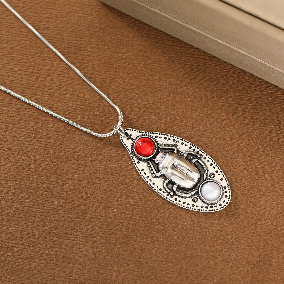 TEMU Collier pour femme avec pendentif style vintage vieilli en synthétique rouge, adapté pour un style gothique vintage et en soirée