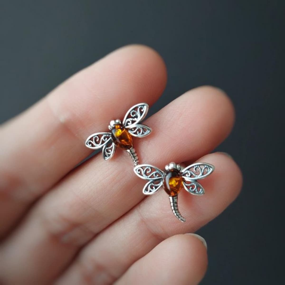 Image of 1pair, European And - Copper - Exquisite Dragonfly Shaped Fashion Earrings - Unisex, Suitable For Party Wear, Daily Wear, All Year Round, Suitable For Holiday Gifts