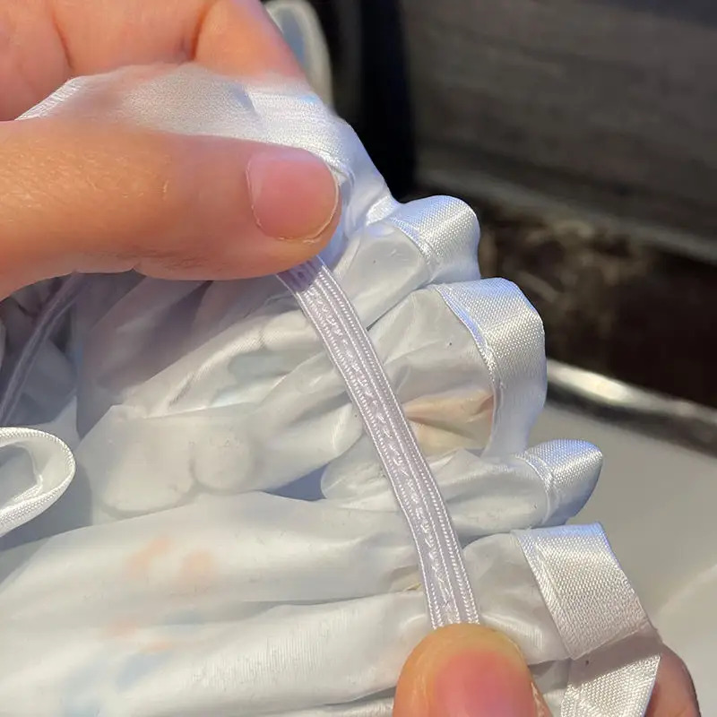 A Sanrio Hello Kitty Women'S Cartoon Cute Shower Cap, Made of High-Quality, Thickened Double-Layer Material That Is