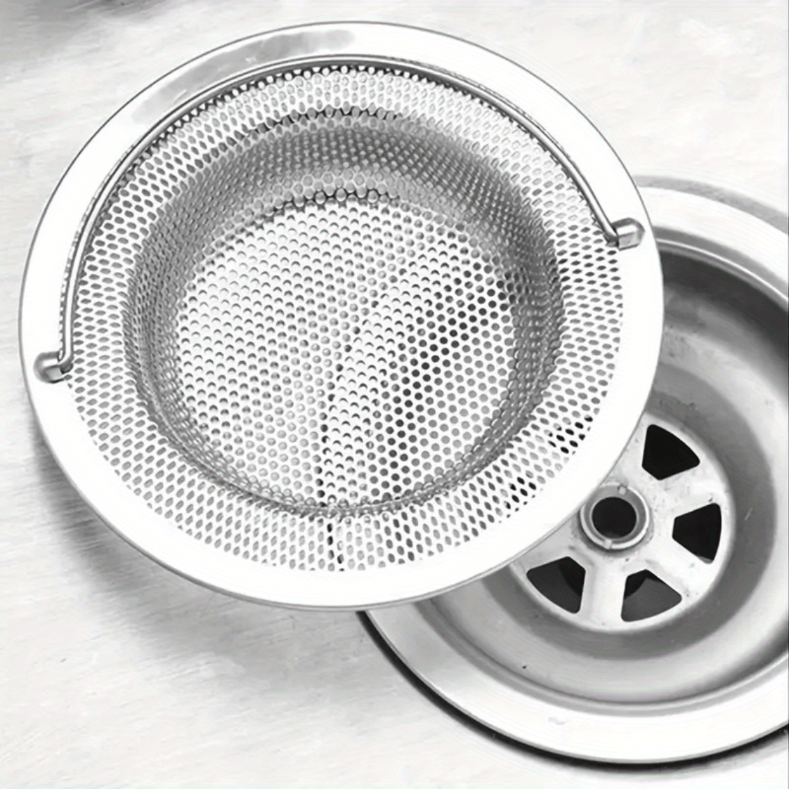 A Stainless Steel Sink Strainer with a Handle - Rust-Resistant And Clog-Proof Mesh Filter, Suitable for Kitchen And Bathroom Sinks, Made of 201 Stainless Steel, Effortlessly Prevents Blockages, Ideal for Draining Vegetable And Fruit Scraps, Includes 11 Installation Parts for Kitchen Sinks.