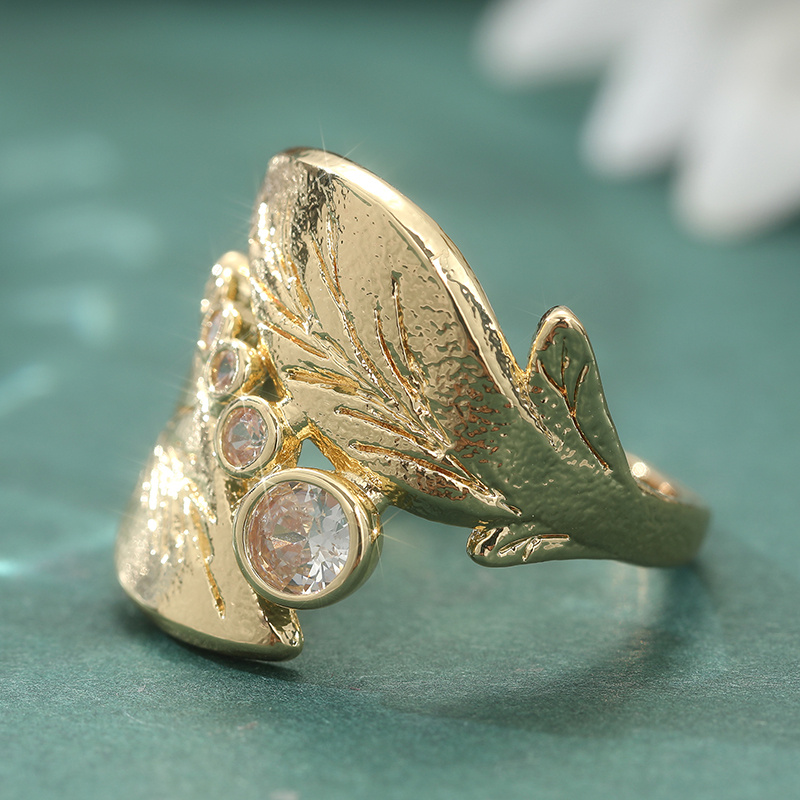 Women's Embossed Wing Synthetic Zirconia Ring, Artistic Style