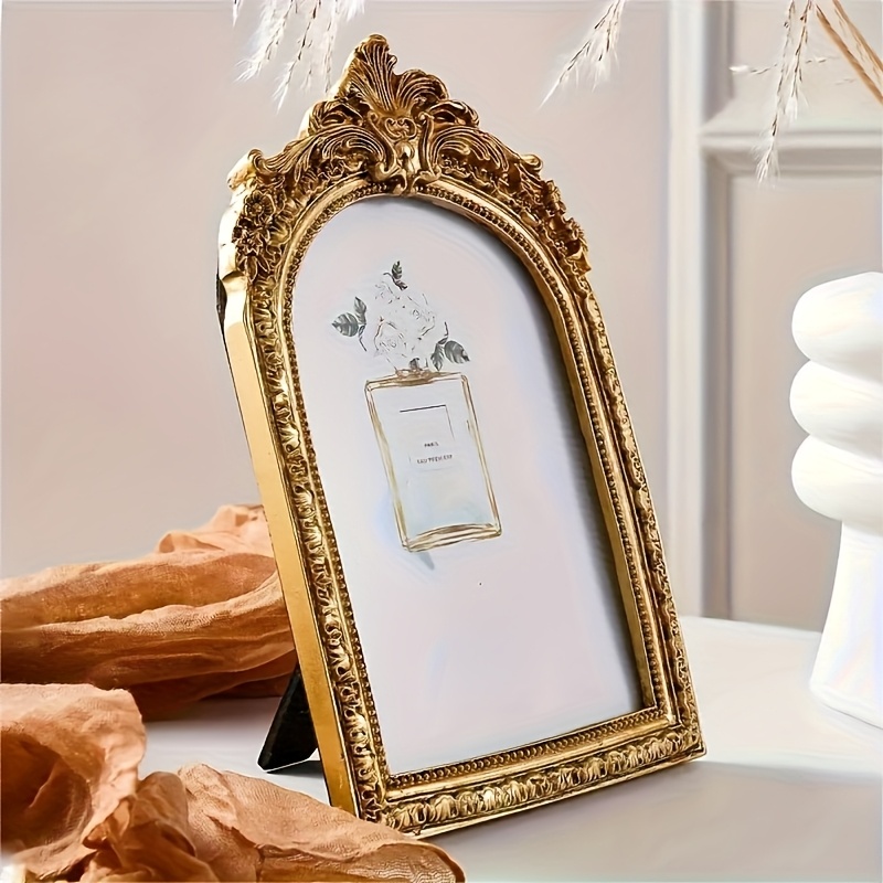 TEMU An Elegant Photo Frame Made Of Golden Resin Vintage Style, Featuring A Detailed Baroque Design. Suitable For Desktop And Wall Display, It Serves