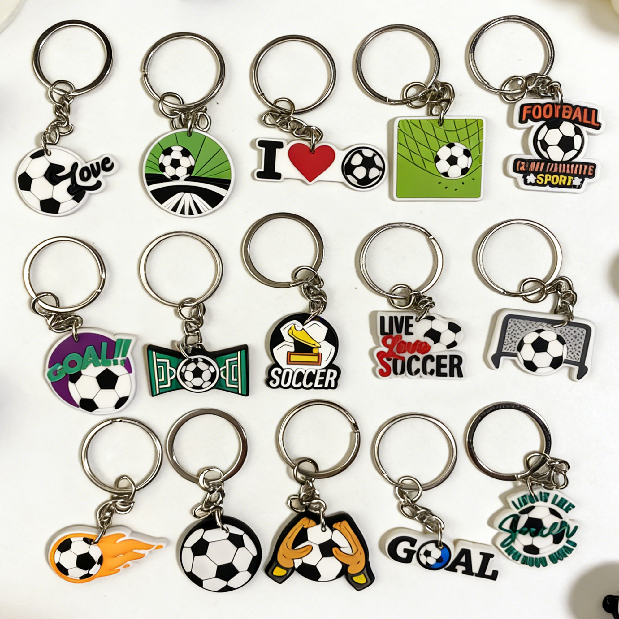 TEMU Lot de 15 porte-clés décoratifs sur le thème du football, de football , cadeaux pour fans, pour loisirs créatifs, porte-clés, breloques de sac,
