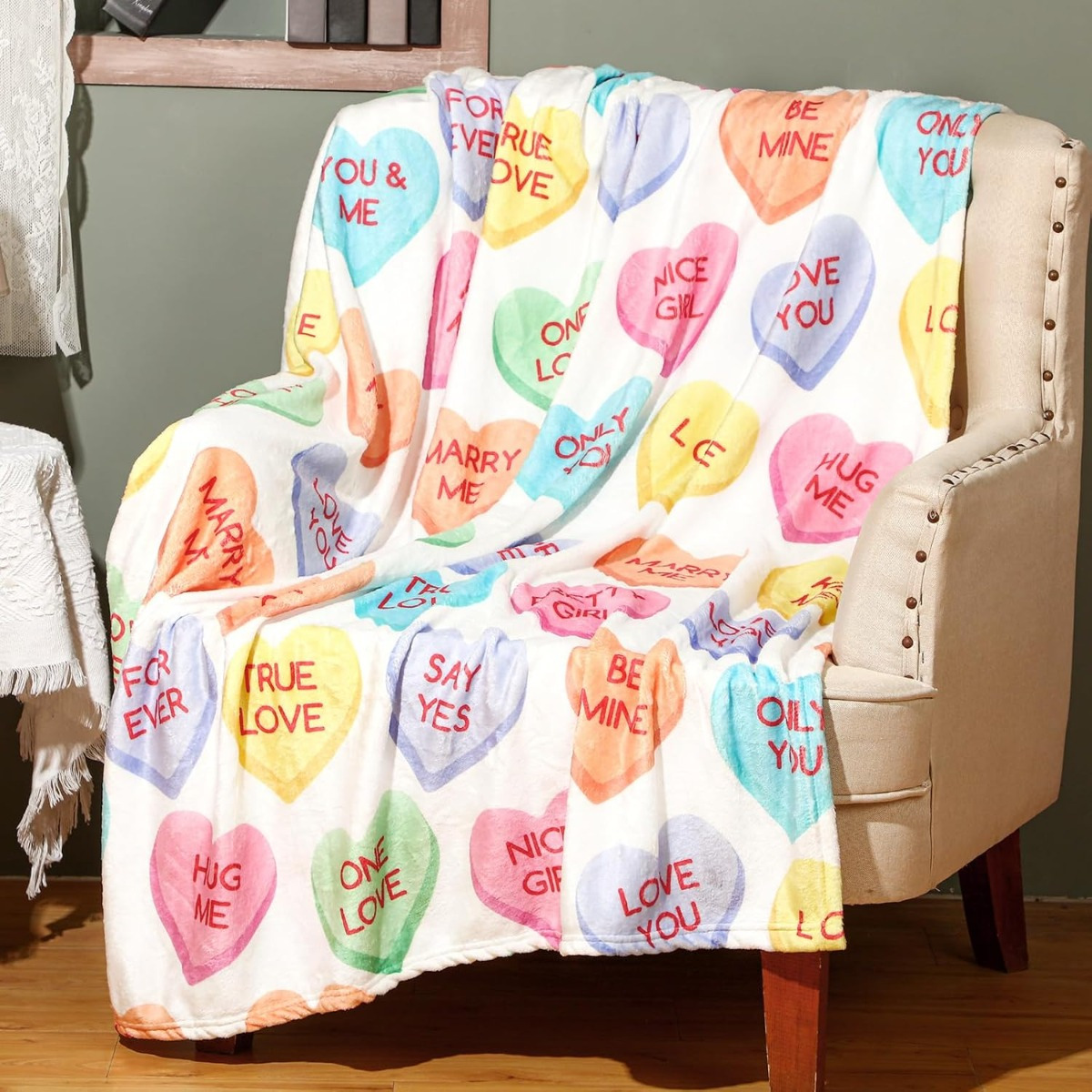 

[1pc Heart Shaped Flannel Throw Blanket] Contemporary Flannel Throw Blanket, Soft, Warm, Digital Printed With Colorful Hearts, Polyester, Knitted , With Cozy Wrap For Travel, Couch,