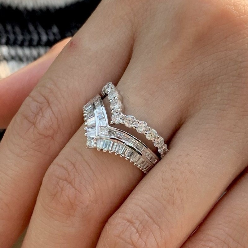 Luxury V-Shaped Synthetic Zirconia Ring