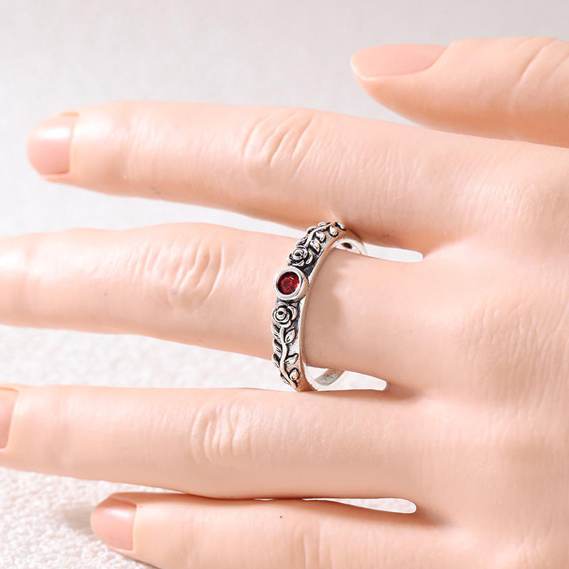 Ladies' Vintage Floral Pattern Ring with Red Inlaid Synthetic Zirconia