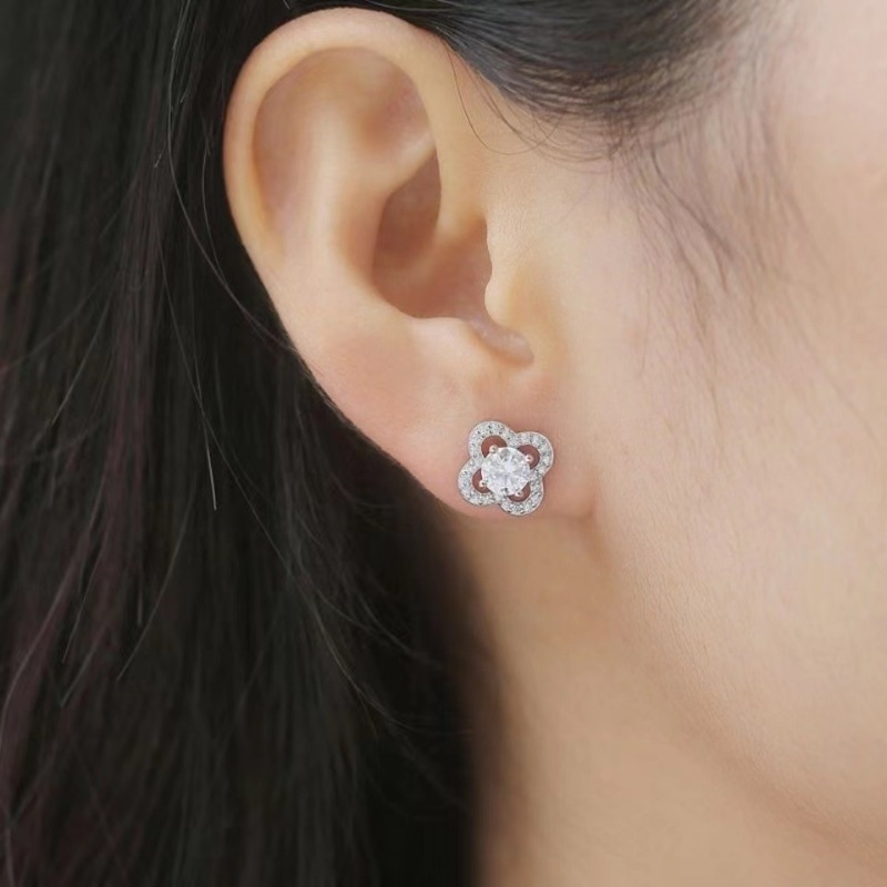 Women's 0.5 Carat Four-Leaf Clover Zircon Stud Earrings