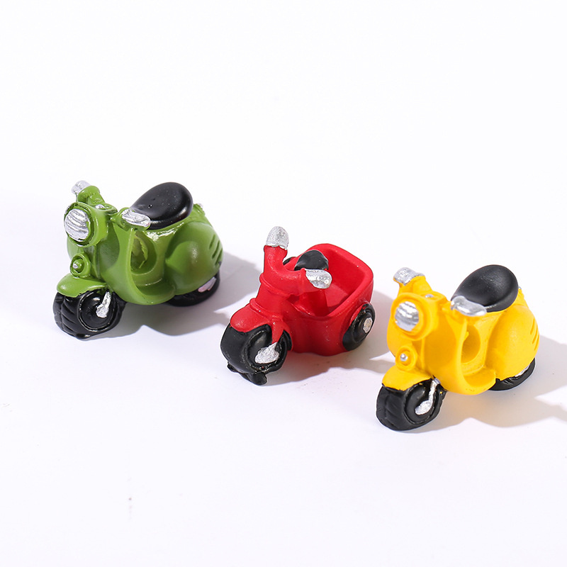 

1pc Miniature Scooter Figurine, Creative Resin Motorcycle Decor, Party Accessory, No Power Needed, Micro Landscape Ornament