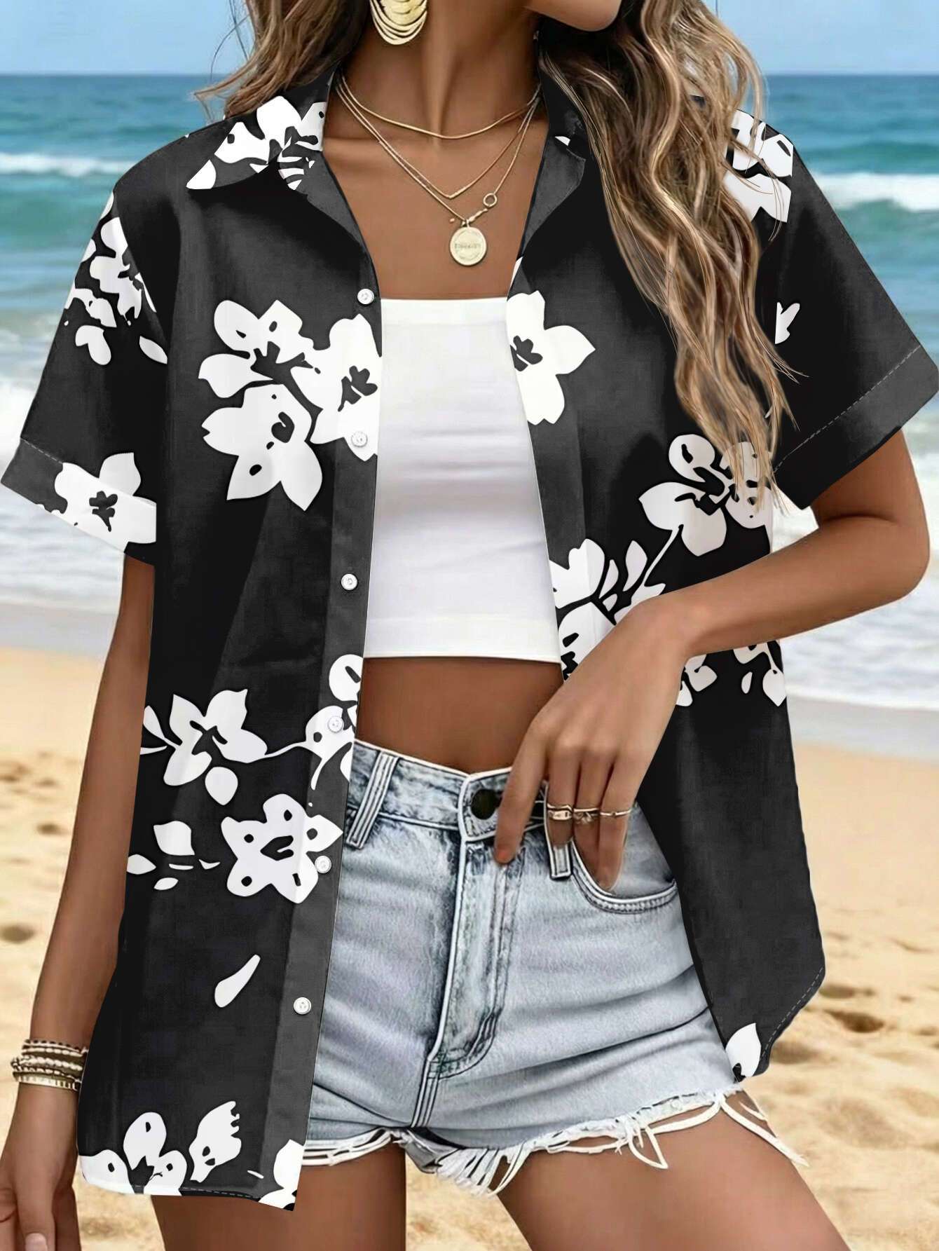 Nueva camisa de manga corta para mujer con estampado de racimos florales blancos sobre fondo , top casual versátil para desplazamientos, lavable a máquina, camisa estampada con botones