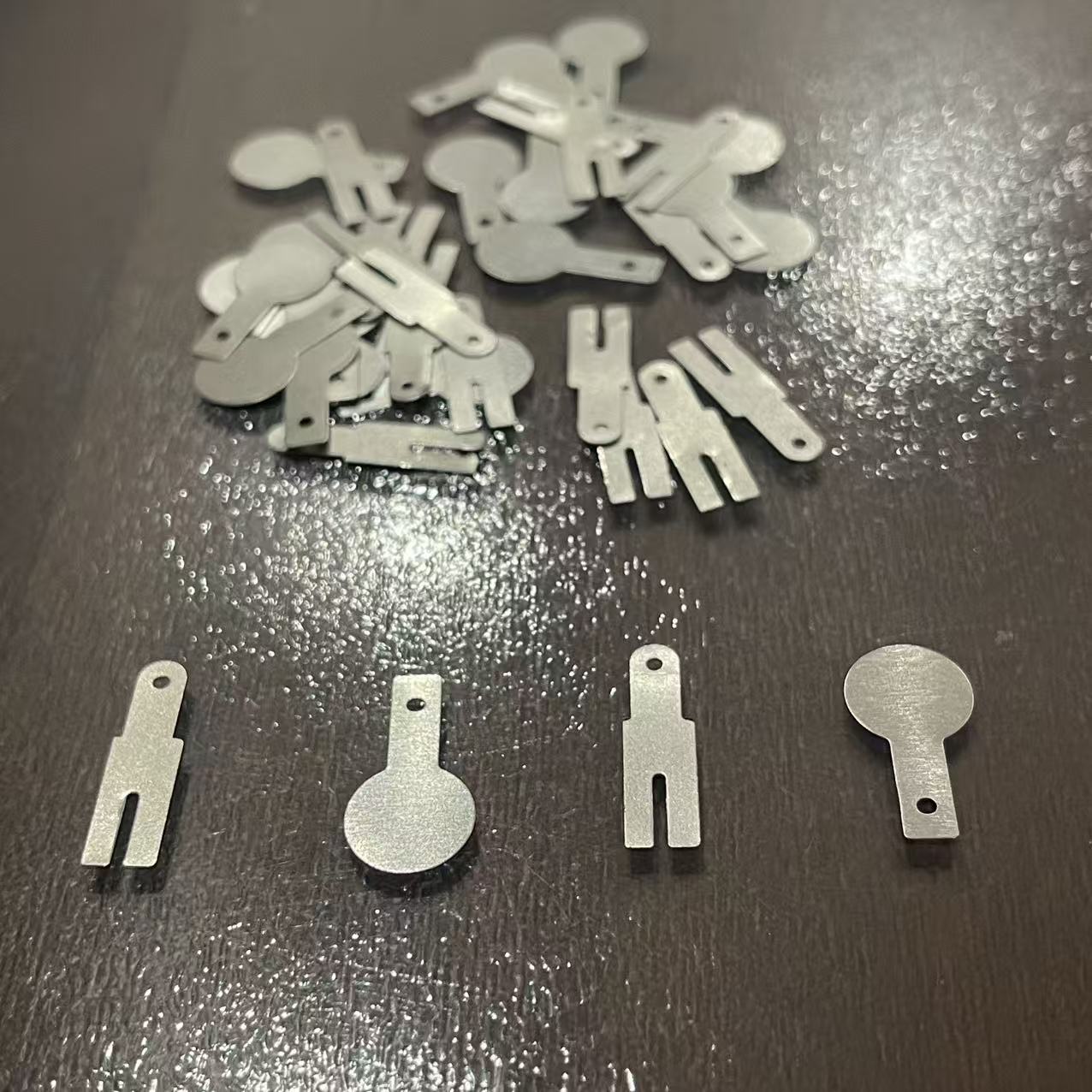 TEMU 50 pz Linguette Metalliche Tipo Y e Tipo Q, Piastre Metalliche Professionali per Connessione a Punti di Saldatura di 18650 e 26700, Rivestimento