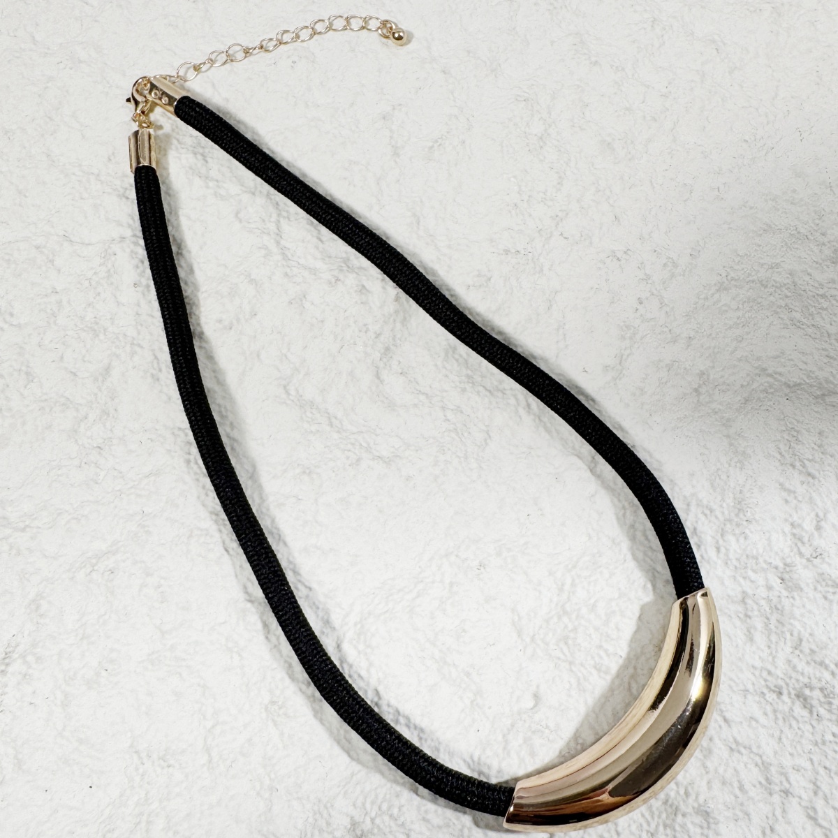 TEMU 1pc Collier Rétro Facile Noir Tressé en Corde Croissant Métal avec Bracelet en Corde Réglable, Collier Polyvalent pour les Domicile-Travail,