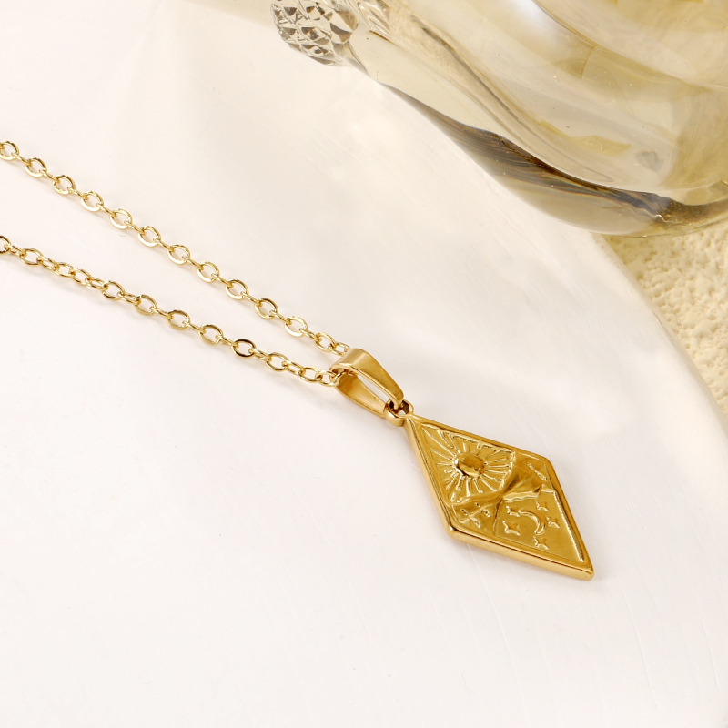 Women's Vintage Artistic Square Pendant Necklace