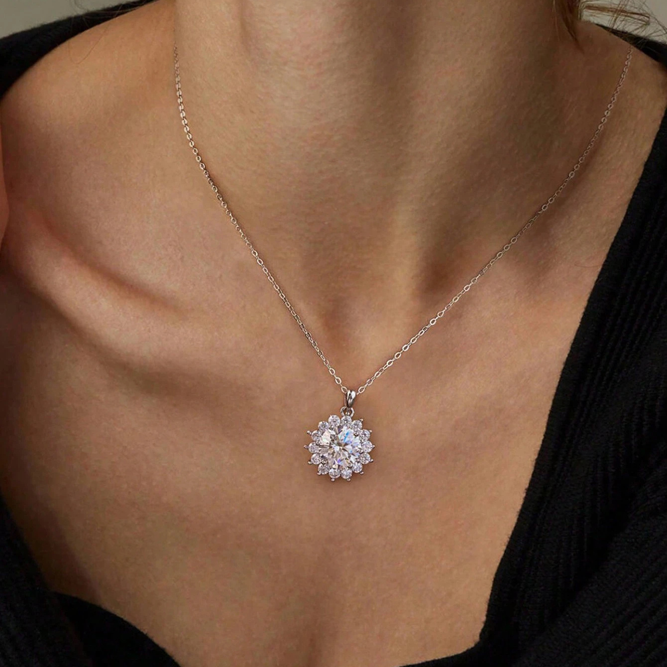 Women's Moissanite Sunflower Necklace — Elegant Gift