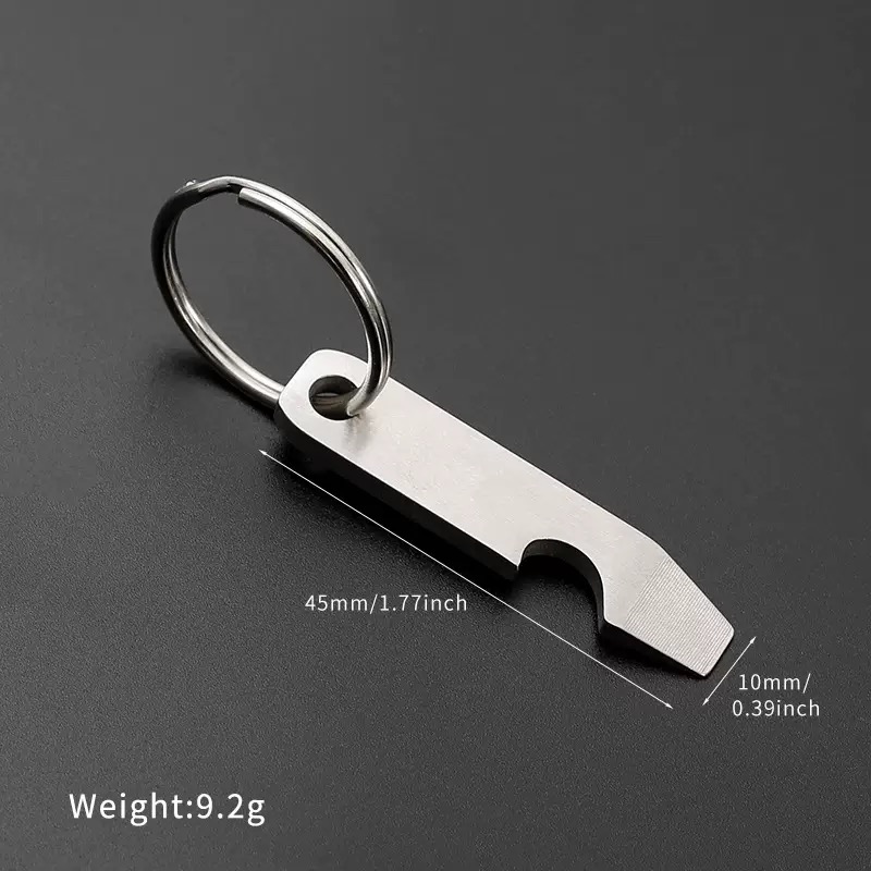 E-shop 1 Titanlegierung Schlüsselanhänger - Multifunktionales EDC Werkzeug mit Wasserflaschen- und Boxenöffner, Robuster Metall-Schlüsselring, Geeignet