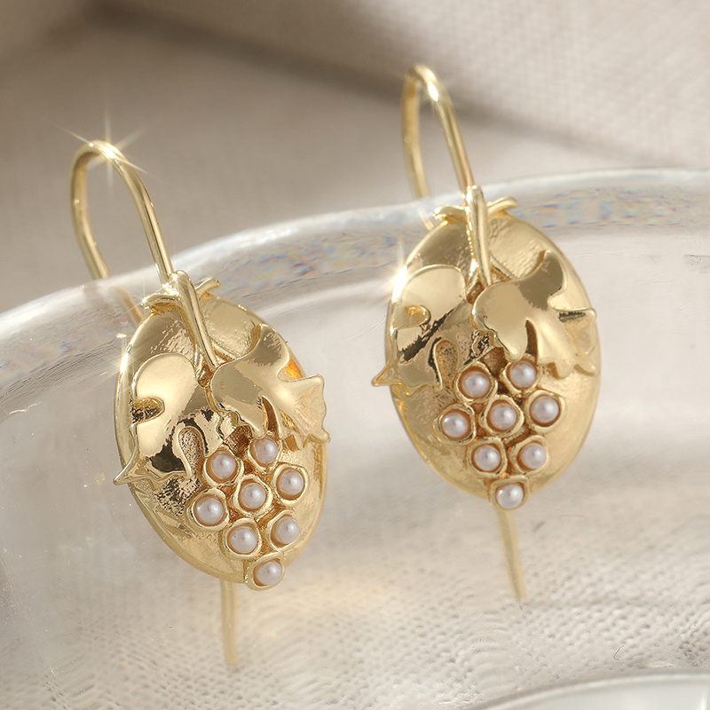TEMU French Retro Natural Texture Grape String Artificial White Earrings, Golden Products Women's Earrings, Light Luxury Ear Hook Earrings, Suitable