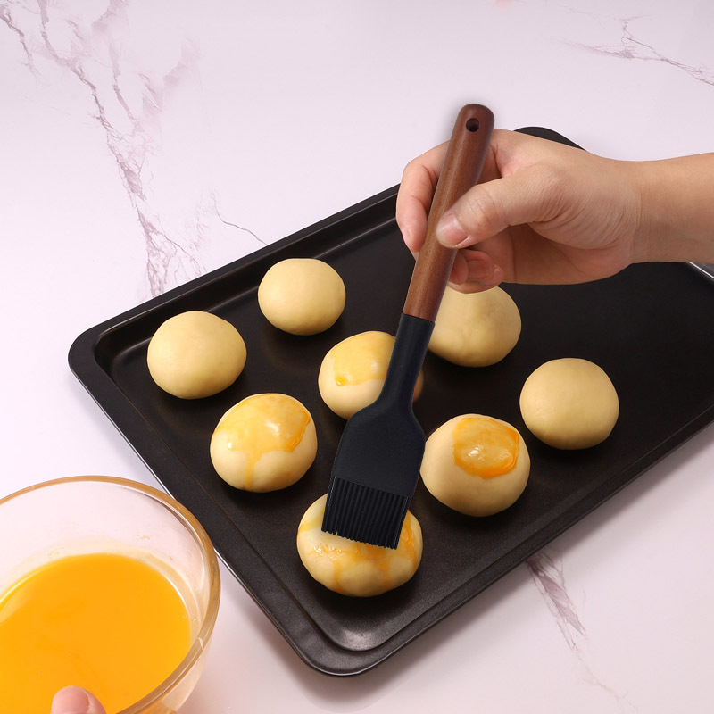 Heat-Resistant Silicone Baking & Grilling Brush with Wood Handle & Hang Hole - Non-Stick Pastry Brush Suitable for Butter, Oil, Sauces - Ideal for Pancakes, Waffles, Cakes, BBQ,, Grill - Cooking Brush (Heatproof)