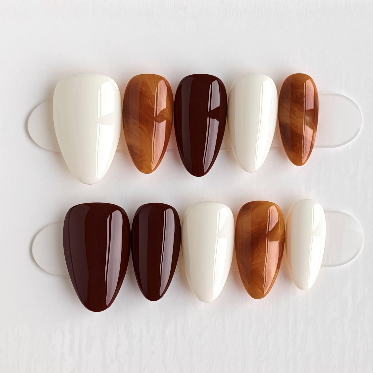 TEMU Nagel | 10 stuks handgemaakte press-on nagels - Korte amandelvorm, en crème met schildpadden details, minimalistisch elegant ontwerp | Geschikt