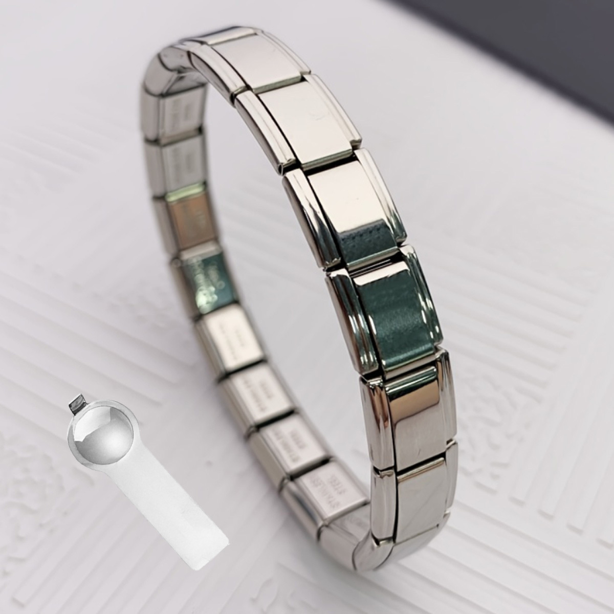 E-shop Goldenes Modulares Armband, Patchwork-Design und elastisch, stilvolles Edelstahl-Armband mit breiter, quadratischer 9-mm-Struktur,