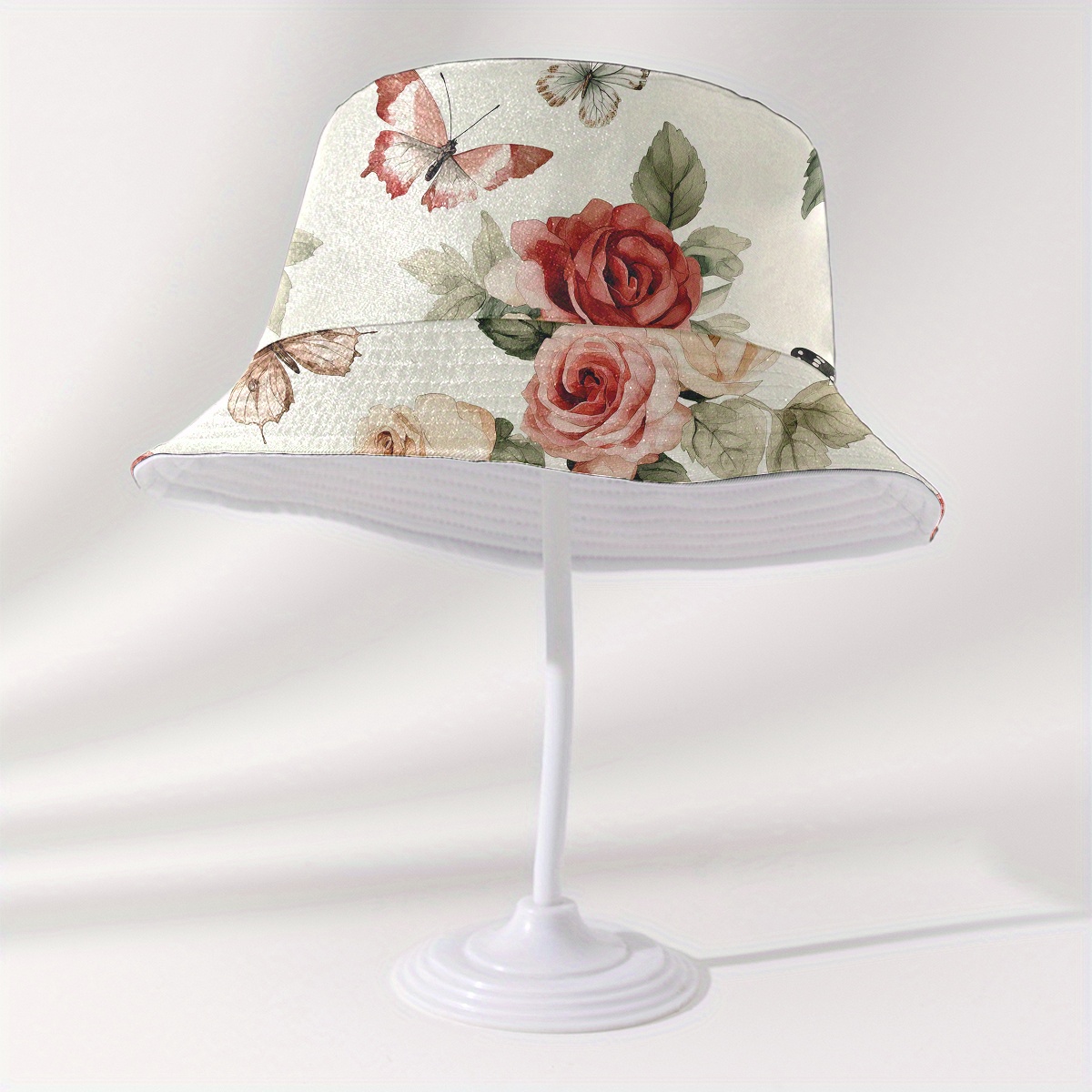 E-shop 1 bedruckter doppelseitiger Bucket Hat, Einheitsgröße mit Rosen-, Schmetterlings- Blattmustern. Ein stilvolles Sommer-Accessoire, geeignet für