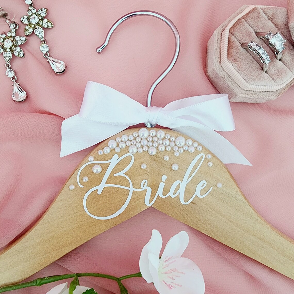 TEMU 2pcs Of Wood Printed Painting Pearl Wedding , , Perfect For Wedding Dress, Wedding Accessories, Couple Clothes Hanger, Perfect For Home Wardrobe
