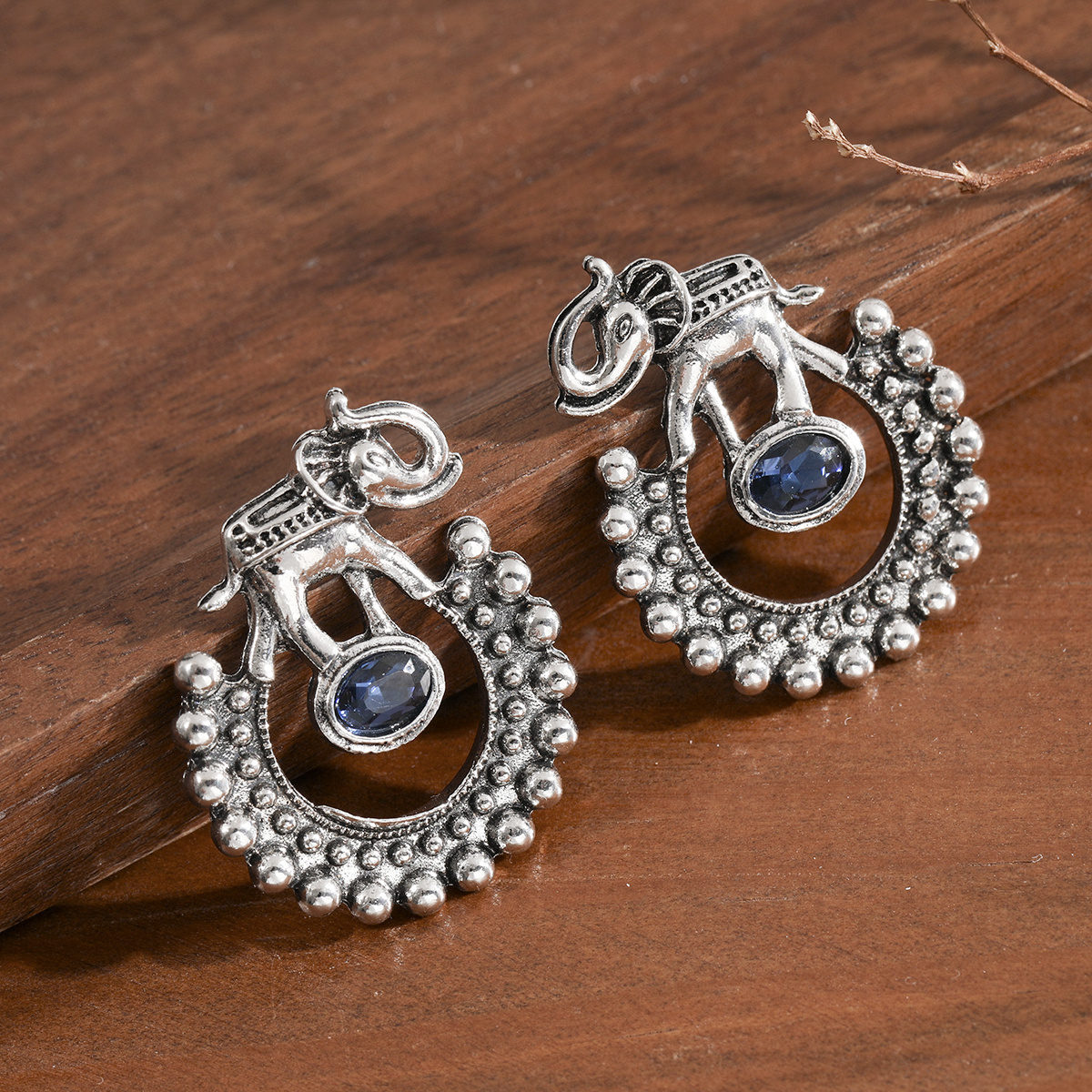 TEMU Retro Ethnic Style 3d Elephant Shaped Edge Covered With Round Beads Center Inlaid Oval Synthetic Zirconia Women's Pendant Earrings Suitable For