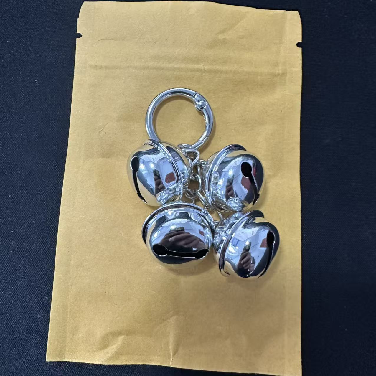 TEMU 4 stuks Zilverkleurige , Geluksbellen, Puur Handgemaakt, Hoogwaardige Metalen Kleine Bel Hanger! Glanzende Legering Materiaal, Ronde Bel