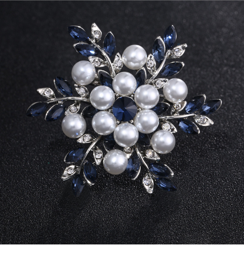 elegant women men high end snowflake crystal badges brooch fashion exquisite unisex christmas festival pin jewelry details 1