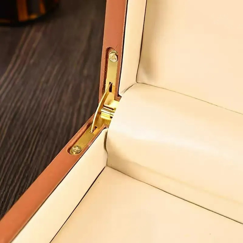 1 caja de joyería de madera lujosa con diseño tallado elegante - Almacenamiento amplio y seguro para collares y accesorios, regalo ideal para mujeres, almacenamiento de accesorios | Caja de joyería elegante | Caja de cierre seguro, cajas de joyería