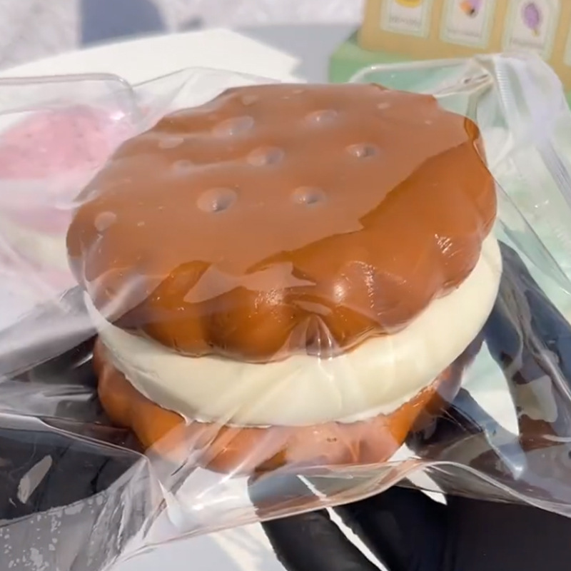Cross-border Hot Chocolate Sandwich Cookies Nenuo Le Simulation Food Play Imitation Silicone Mud Texture Toy
